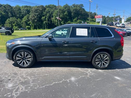 2022 Volvo XC90 T6 Momentum