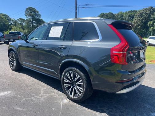 2022 Volvo XC90 T6 Momentum