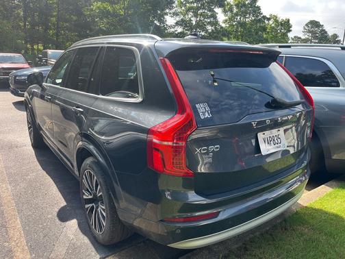 2022 Volvo XC90 T6 Momentum