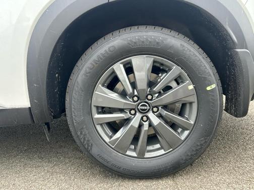 Everest White P 2026 Nissan Pathfinder SV
