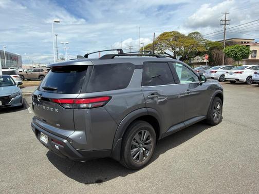 2023 Nissan Pathfinder SV