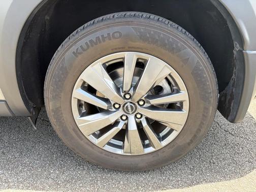 2023 Nissan Pathfinder SV