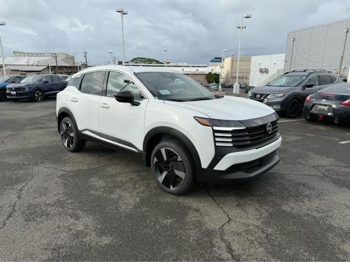 Aspen White Tri 2026 Nissan Kicks SR