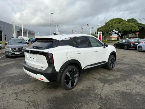 Aspen White Tri 2026 Nissan Kicks SR