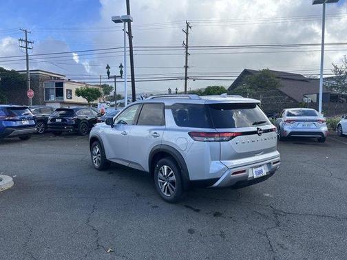 2025 Nissan Pathfinder SL