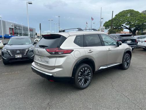 Champagne Silve 2026 Nissan Rogue Platinum