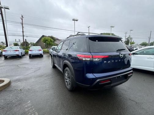 Deep Ocean Blue 2026 Nissan Pathfinder SV