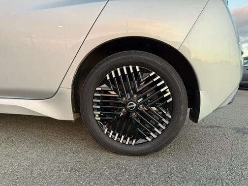 2023 Nissan Leaf SV PLUS