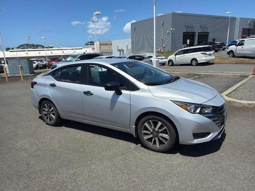 Brilliant Silver Metallic 2024 Nissan Versa S