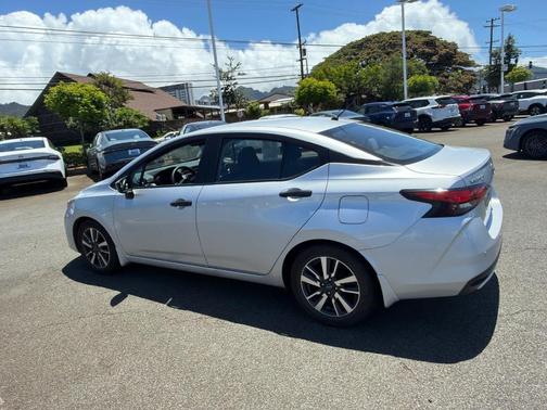 Brilliant Silver Metallic 2024 Nissan Versa S
