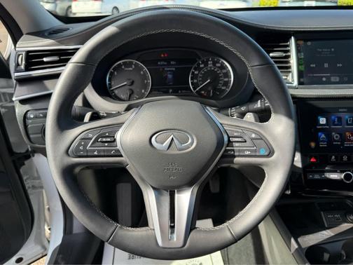 Radiant White 2025 INFINITI QX50 Luxe