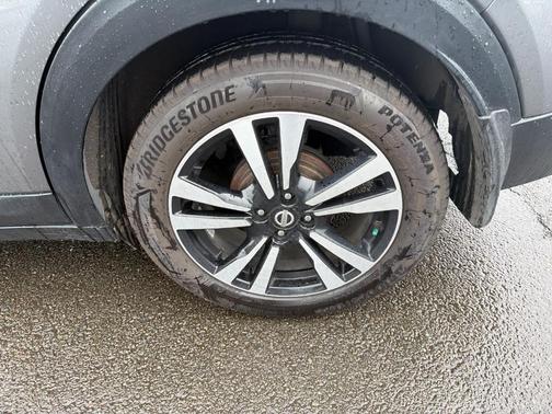 Gun Metallic 2018 Nissan Kicks SV