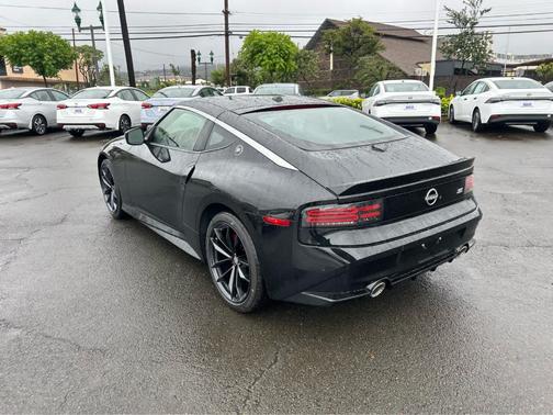 Black (P) 2026 Nissan Z performance