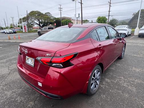 Scarlet Ember 2024 Nissan Versa 1.6 SV