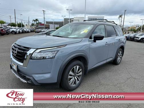 2023 Nissan Pathfinder SL