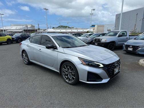 Brilliant Silver Metallic 2023 Nissan Altima 2.0 SR
