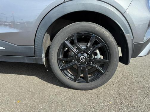 2021 Nissan Kicks SR