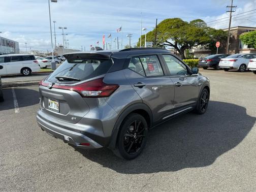 2021 Nissan Kicks SR