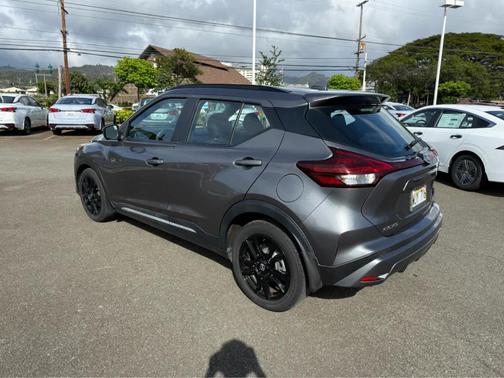 2021 Nissan Kicks SR