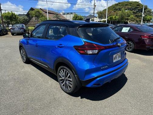 2023 Nissan Kicks SR