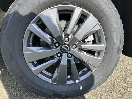 2025 Nissan Pathfinder S