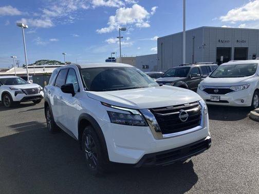 2025 Nissan Pathfinder S