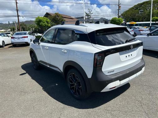 Aspen White Tri 2026 Nissan Kicks SR