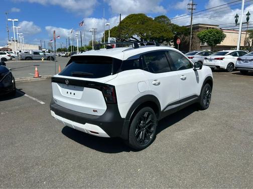 Aspen White Tri 2026 Nissan Kicks SR