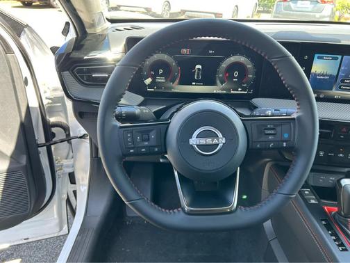 Aspen White Tri 2026 Nissan Kicks SR