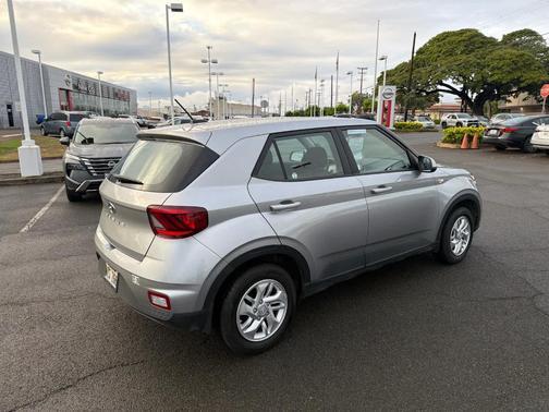 2024 Hyundai VENUE SE