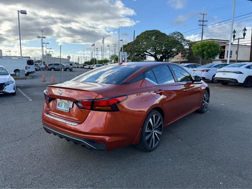 Sunset Drift Chromaflair 2021 Nissan Altima 2.5 SR