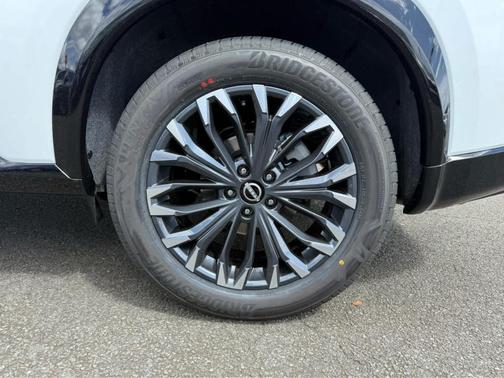 Everest White P 2026 Nissan Rogue Platinum