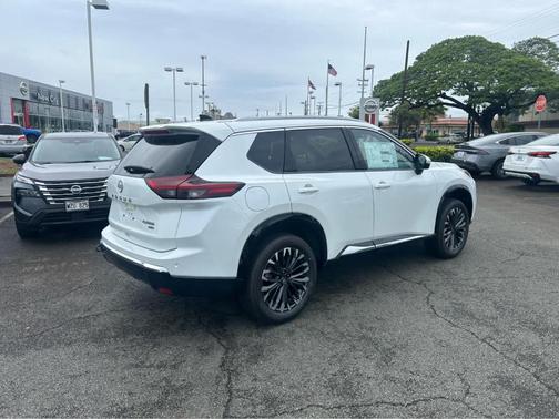 Everest White P 2026 Nissan Rogue Platinum