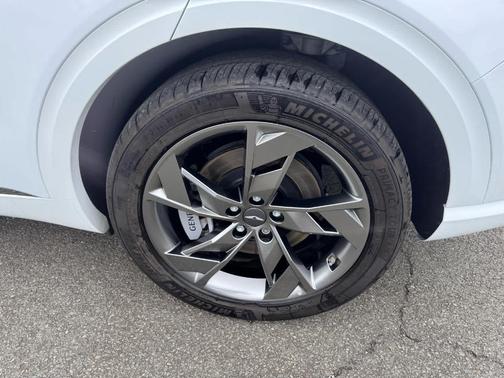 2024 Genesis Electrified GV70 Advanced