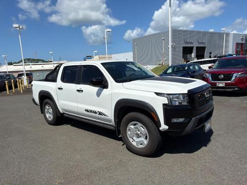 Glacier White 2024 Nissan Frontier SV