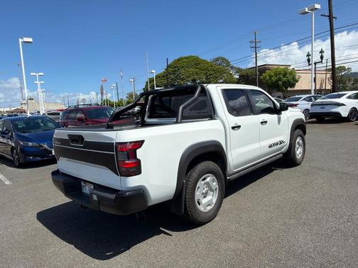 Glacier White 2024 Nissan Frontier SV