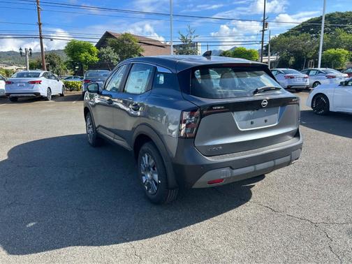 Gun Metallic 2026 Nissan Kicks S