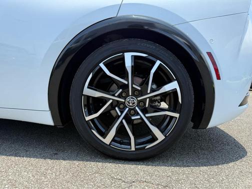 Wind Chill Pearl 2024 Toyota Prius Prime XSE