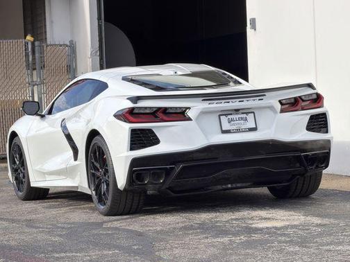 Arctic White 2026 Chevrolet Corvette Stingray w/1LT