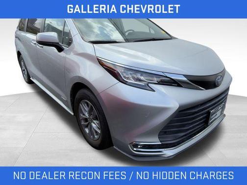 Celestial Silver Metallic 2021 Toyota Sienna XLE