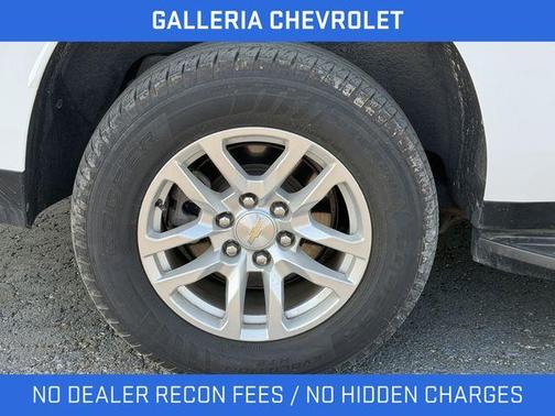 Summit White 2021 Chevrolet Suburban LT