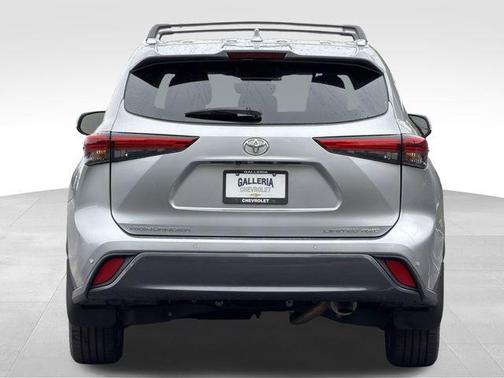 Celestial Silver Metallic 2023 Toyota Highlander Limited