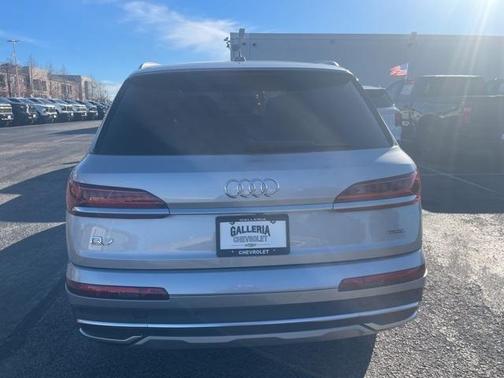 2022 Audi Q7 45 Premium Plus