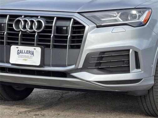 2022 Audi Q7 45 Premium Plus