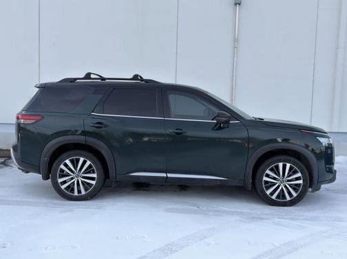2022 Nissan Pathfinder Platinum