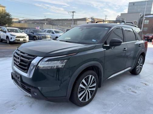 2022 Nissan Pathfinder Platinum