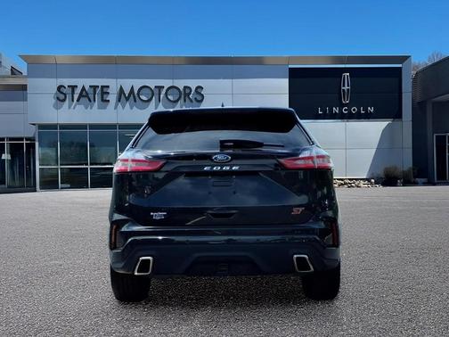 Green 2023 Ford Edge ST