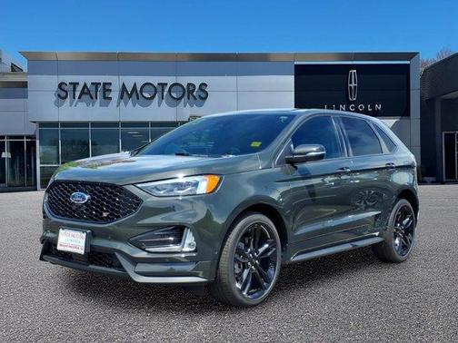 Green 2023 Ford Edge ST
