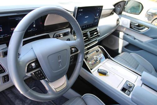2022 Lincoln Navigator L Black Label