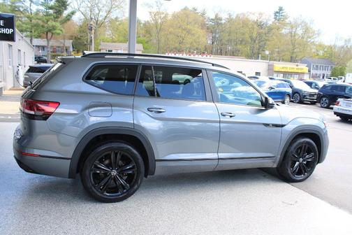 Platinum Gray Metallic 2022 Volkswagen Atlas 3.6 V6 SEL R-Line Black